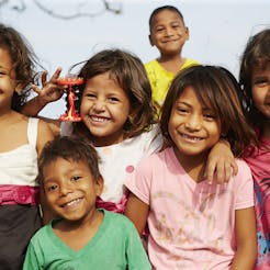 Ecuador - een groepje lachende kinderen
