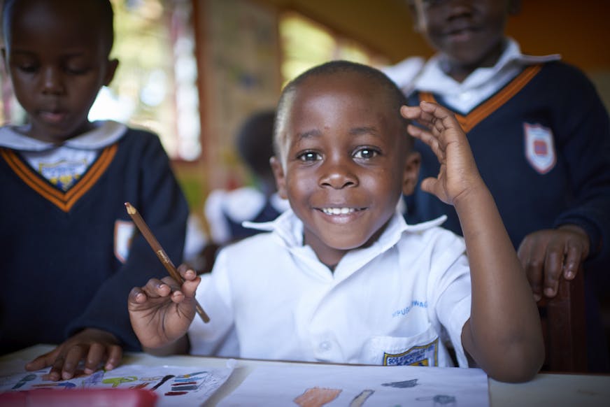 Jongetje op school, Oeganda - SOS Kinderdorpen