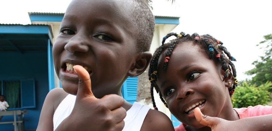kinderen-duim-omhoog-ghana, Nieuwsbrief SOS Kinderdorpen