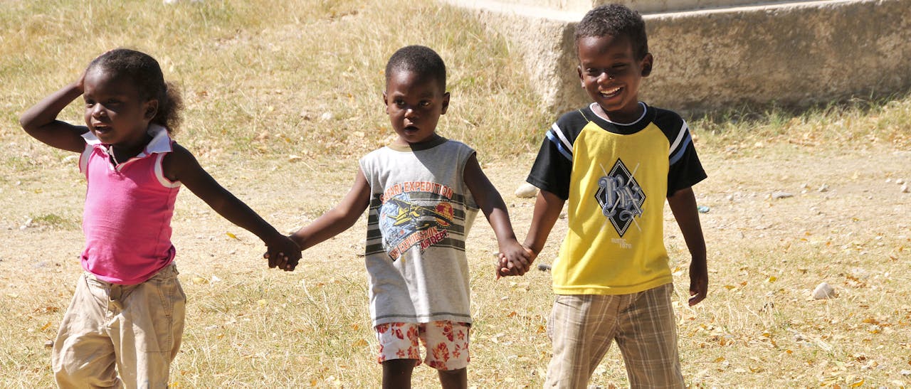 Kinderen hand in hand