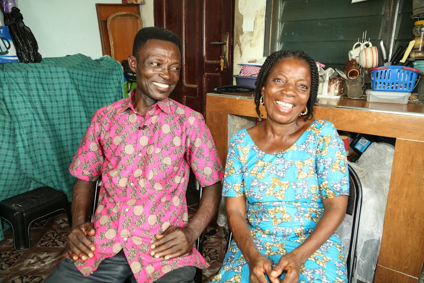 Ghana Tea familiehereniging Joseph met zijn vrouw