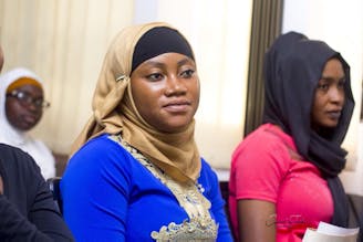 Ghana jeugdwerkgelegenheid No Business as Usual Sakina tijdens bijeenkomst