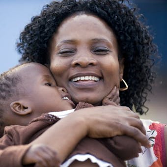 Familieliefde - SOS moeder Lucy met haar dochter Busi