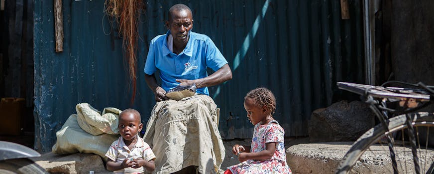 Antony is schoenmaker in Kenia - SOS Kinderdorpen