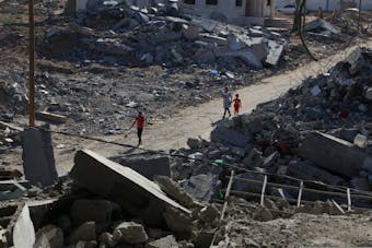 gaza-puin-hulpverleners
