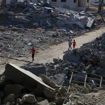 gaza-puin-hulpverleners