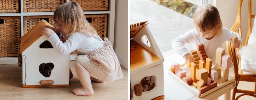 Meisje op hurken bij een speelhuisje en spelend met blokken