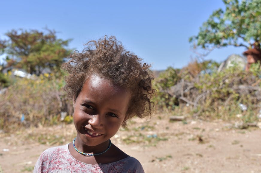 Meisje in Ethiopië dat binnen eigen land op de vlucht is
