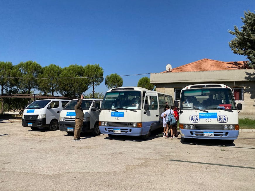 De bussen staan klaar voor vertrek