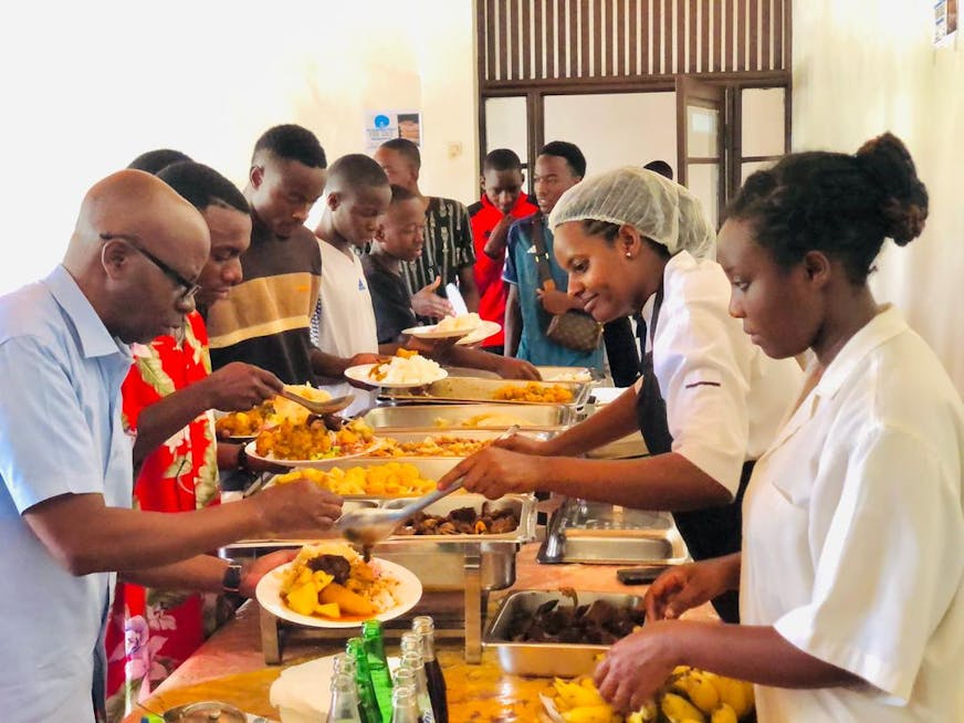 Kinderen, families, programmadeelnemers en medewerkers na de evacuatie uit Bukacu, Congo. Momenteel in Kigali, Rwanda. Feb. 2025.