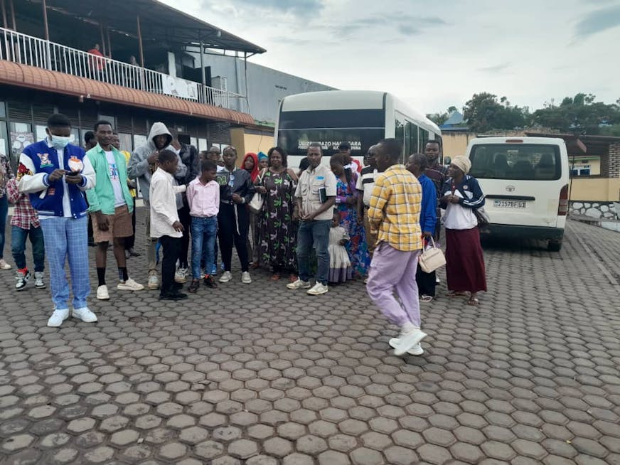 Kinderen, families, programmadeelnemers en medewerkers na de evacuatie uit Bukacu, Congo. Momenteel in Kigali, Rwanda. Feb. 2025.