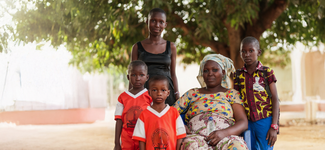 Door families zoals die van Matenin te ondersteunen met voedsel en geld voor school, voorkomt SOS Kinderdorpen kinderarbeid.