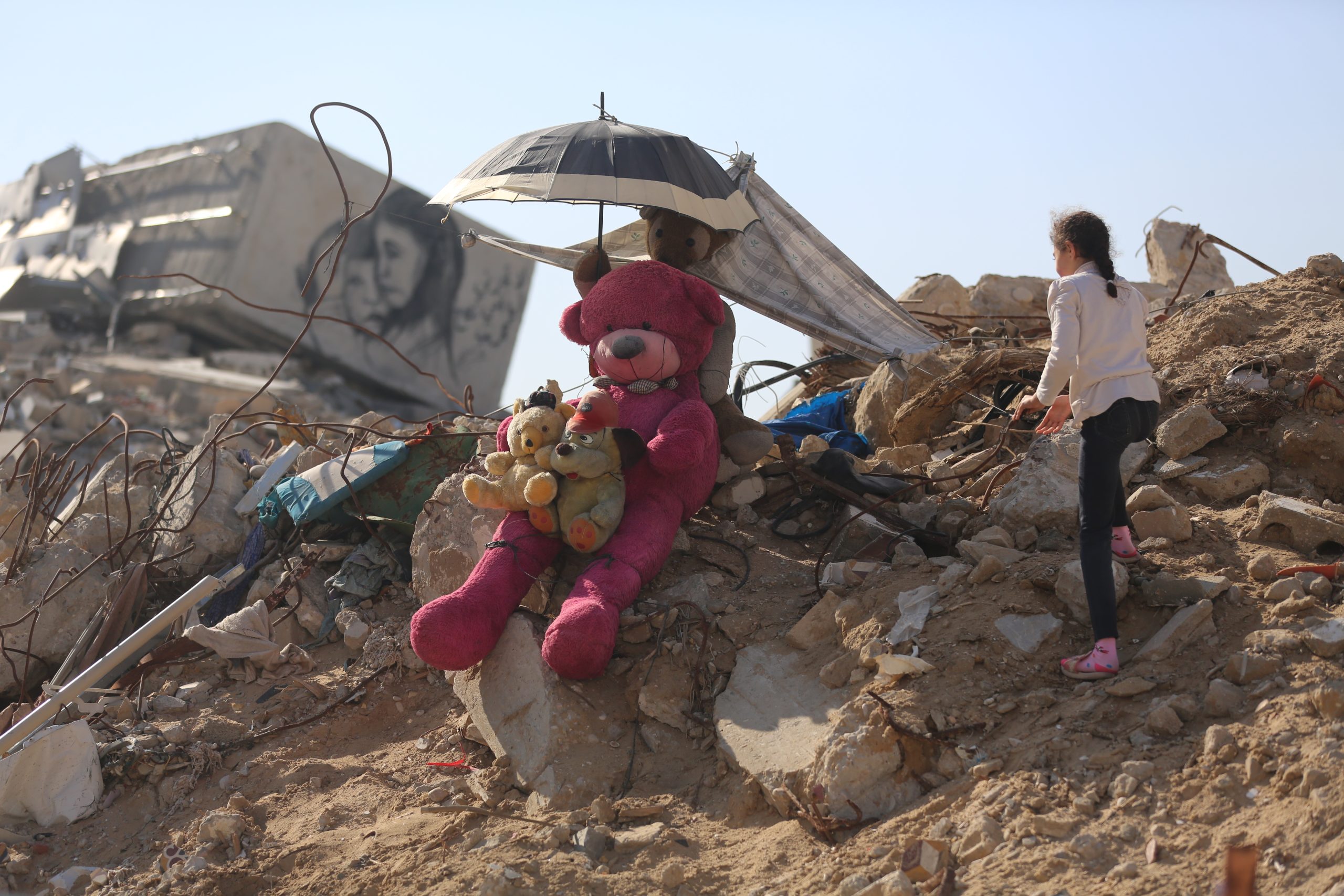 Palestina, Gaza - knuffels tussen het puin