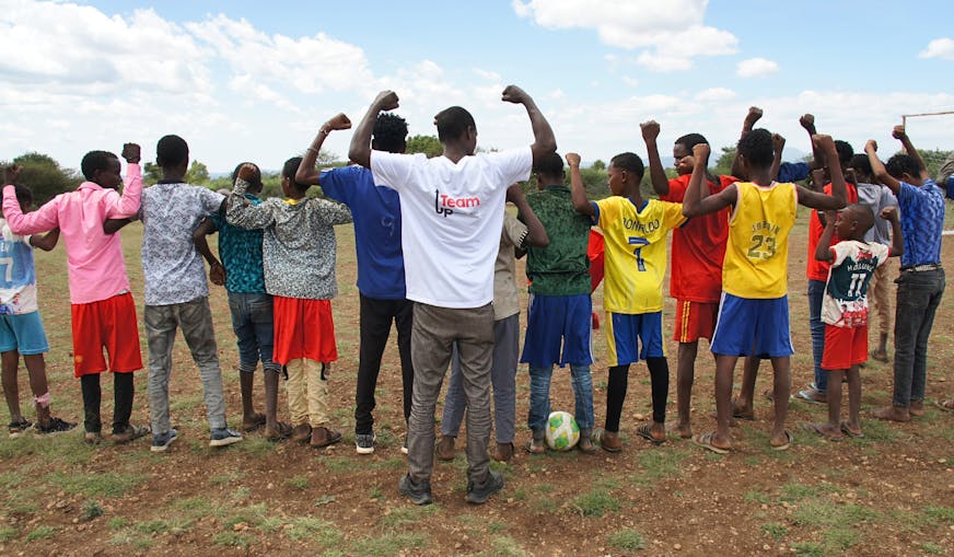 Leraar Adem met zijn leerlingen samen sterker