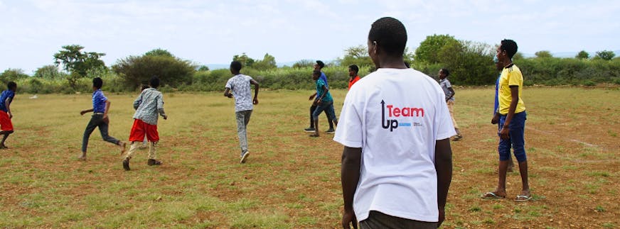 TeamUp kinderen spelen voetbal in Ethiopië